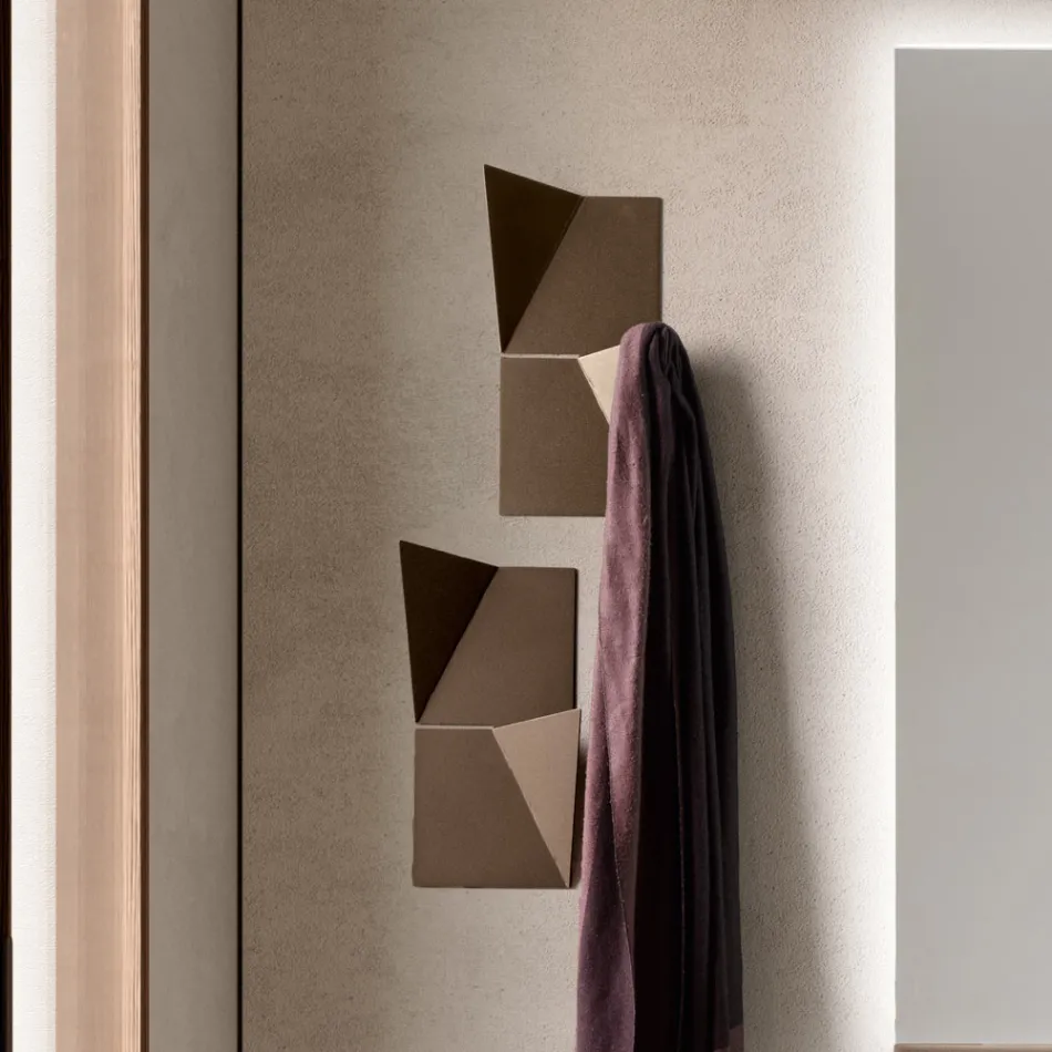 Alisea Three-Color Metal Wall Coat Rack with Slanted Detail Viadurini
