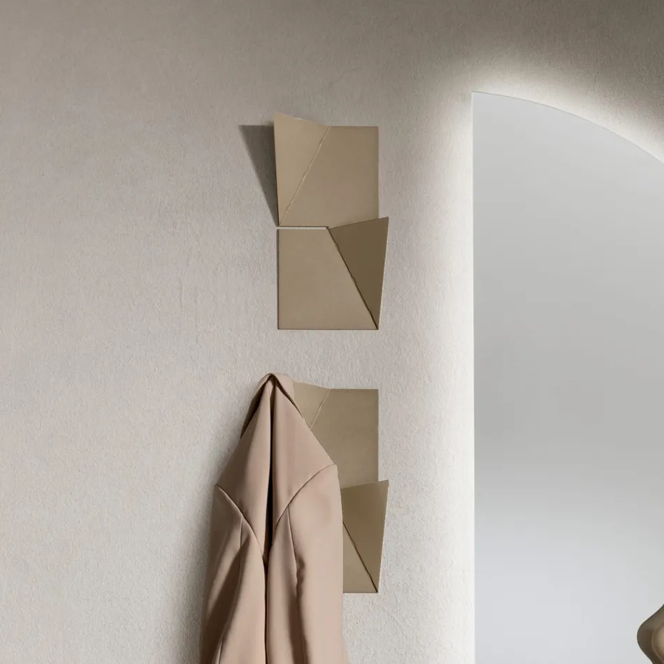 Alisea Three-Color Metal Wall Coat Rack with Slanted Detail Viadurini