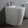 Single-Hole Bidet with Shifted Drain in Ceramic with a Modern Design - Oleandro 