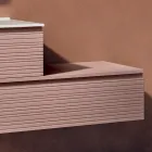 Bathroom Composition with Powder Pink Drawers, Sink, and Mirror - Elios Viadurini