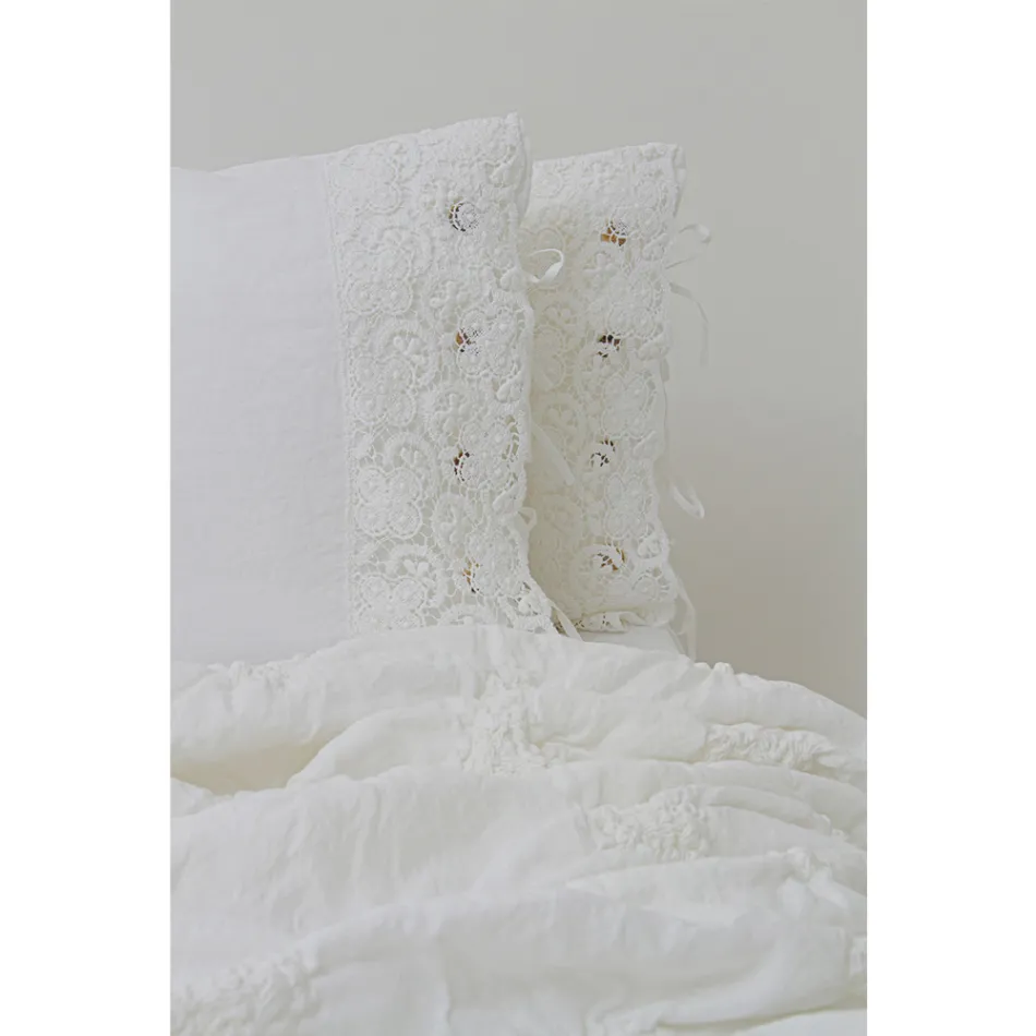 Linen Pillowcase with White Lace for Luxury Design Bed Made in Italy - Kiss Viadurini