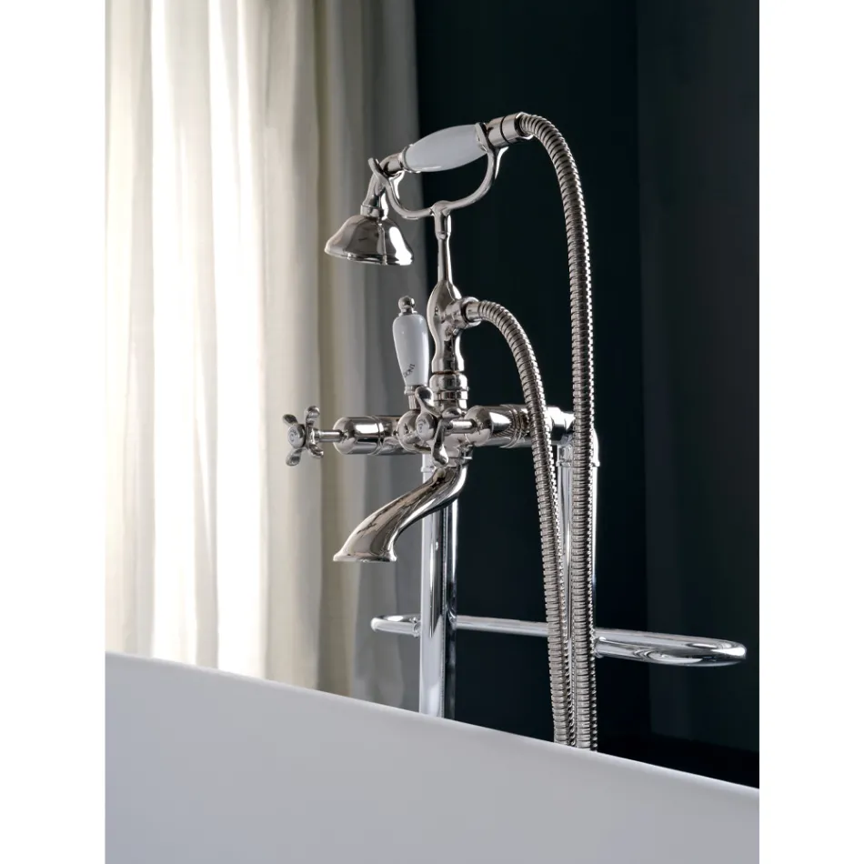 Floor Standing Bathtub Group with Towel Rack and Hand Shower Made in Italy - Turin Viadurini