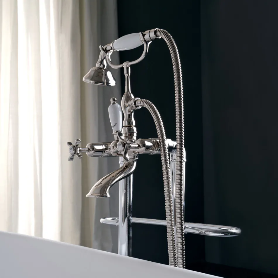 Floor Standing Bathtub Group with Towel Rack and Hand Shower Made in Italy - Turin Viadurini