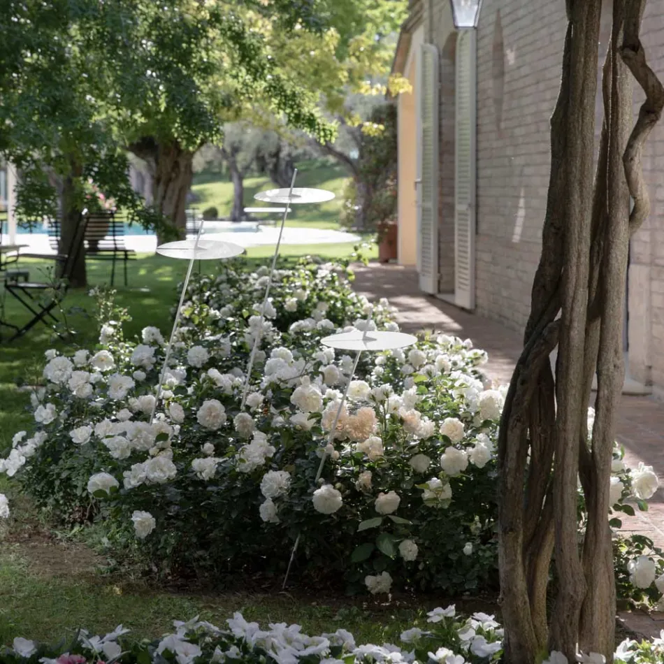 Garden Floor Lamp Aluminum White Design with Water Lily Leaf - Cipriam Viadurini