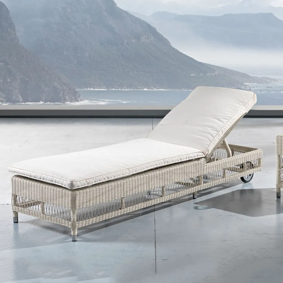 Outdoor Sunbed with Wheels in Hand Woven Polyrattan - Gigi Viadurini