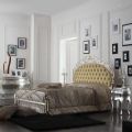 Classic and Sumptuous Double Bed in Iron and Leather Made in Italy - Laki