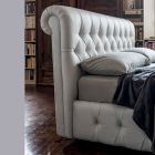 Double bed with capitonné padding and wooden feet - Briosco Viadurini