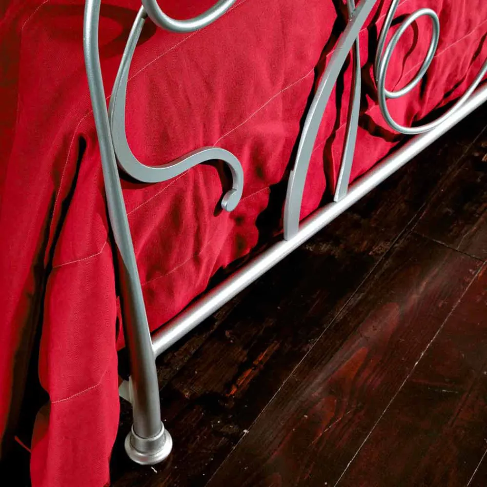 Double bed in iron craft with tapered legs Zoe Viadurini