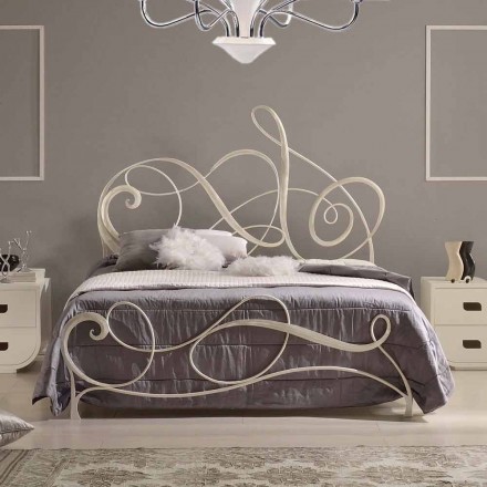 double bed in wrought iron with Athena treble clef decoration Viadurini