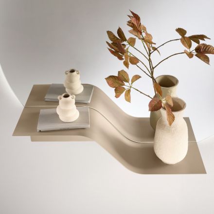 Nimea Wavy Metal Wall Shelf in Three Color Finishes Viadurini