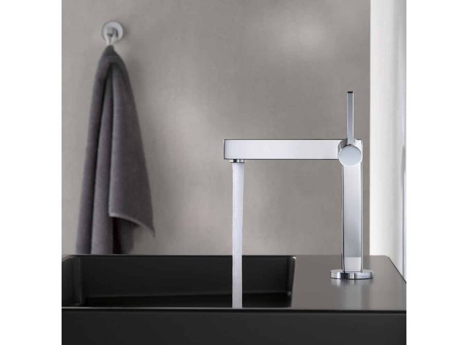 Modern Bathroom Washbasin Mixer in Chrome Finish Metal - Girino