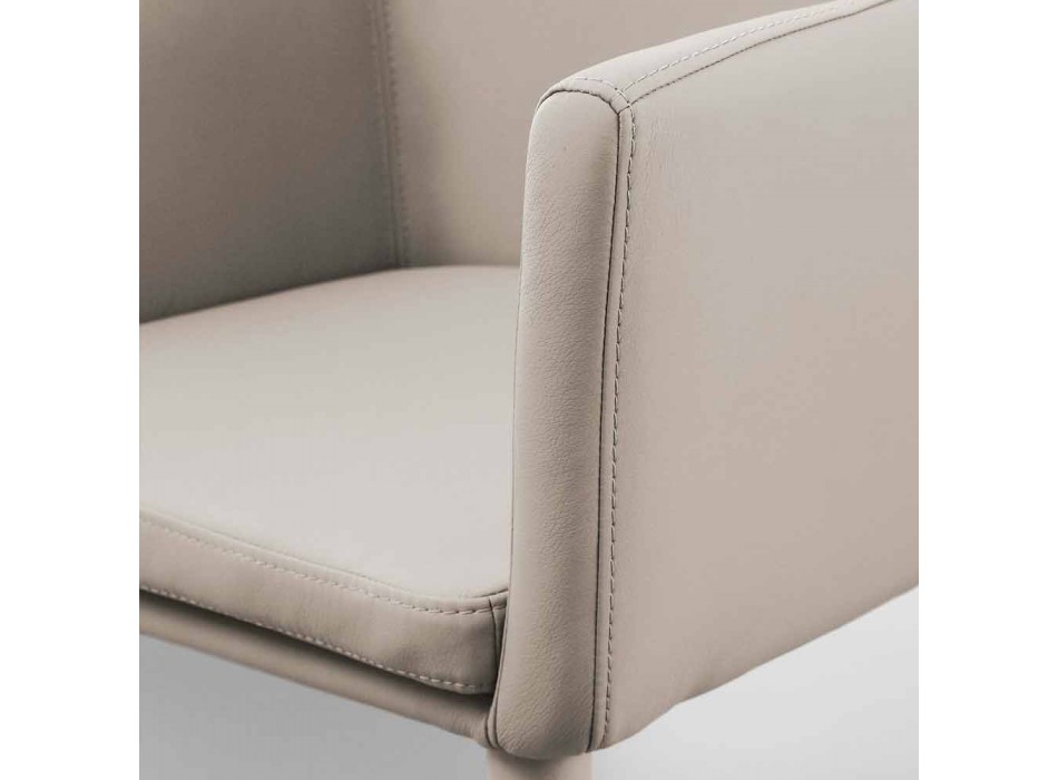Chair with armrests in metal covered in Carlina eco-leather