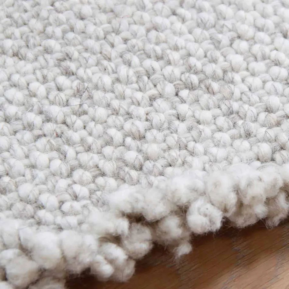 Large and Modern Design Fringed Wool Rug Black or Cream - Jacqueline Viadurini