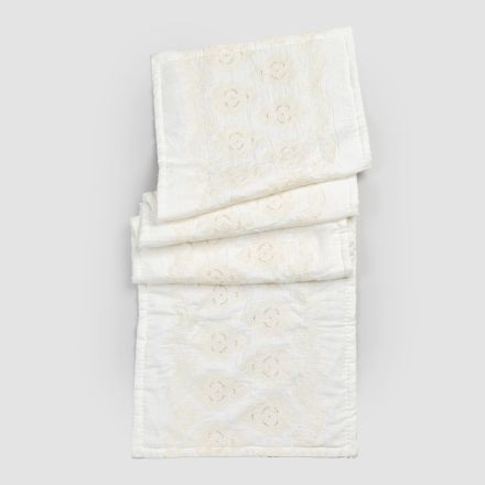 Rectangular Bathroom Rug in Natural White Linen with Gothic Embroidery - Muriel Viadurini
