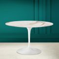 Tulip Saarinen H 73 Round Table in Ceramic Calacatta Antique White - Scarlet