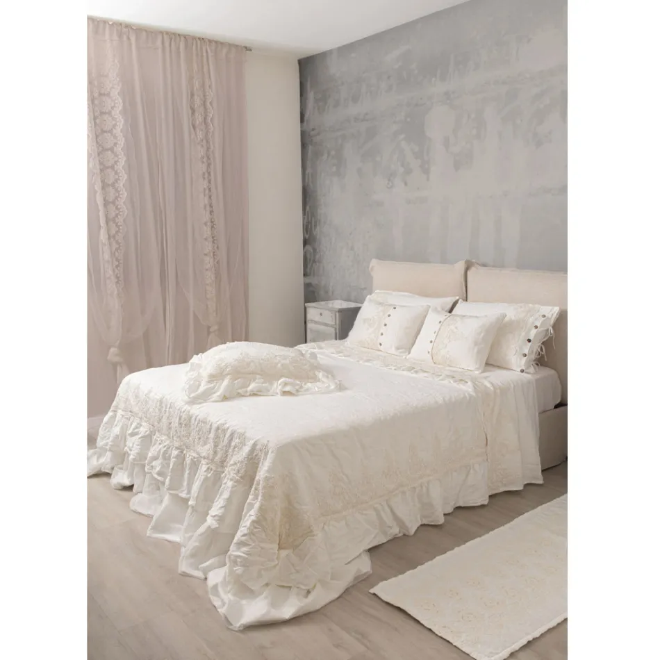 Light Linen Curtain with Organza and Gothic Embroidery in the Luxury Center - Marinella Viadurini