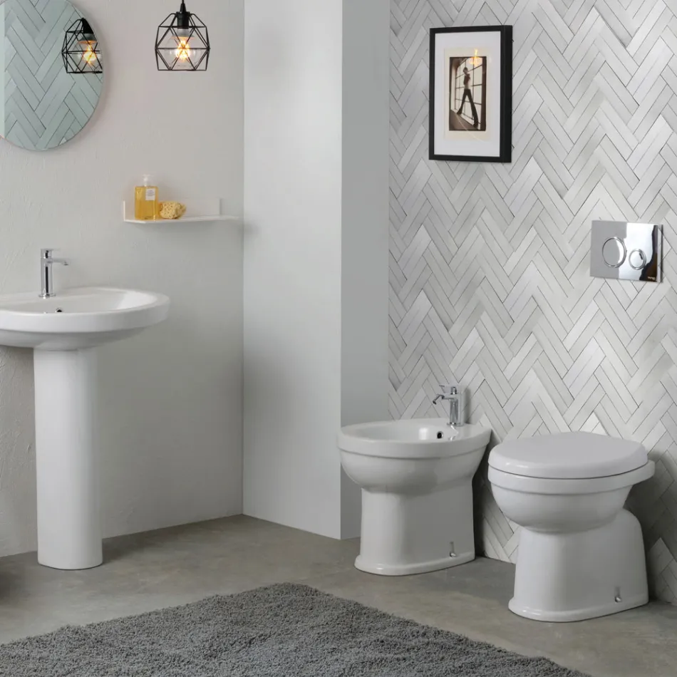 Floor-mounted ceramic toilet with polyester seat and modern design - Silica Viadurini