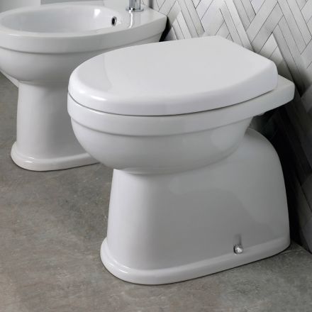 Floor-mounted ceramic toilet with polyester seat and modern design - Silica Viadurini